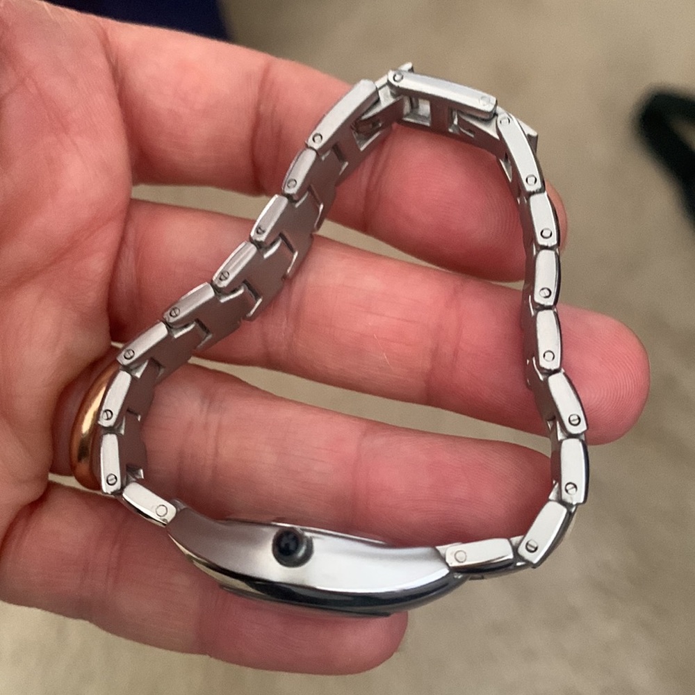 A Gucci silver watch with stone glasses and numbers it’s like new. - Picture 3 of 5